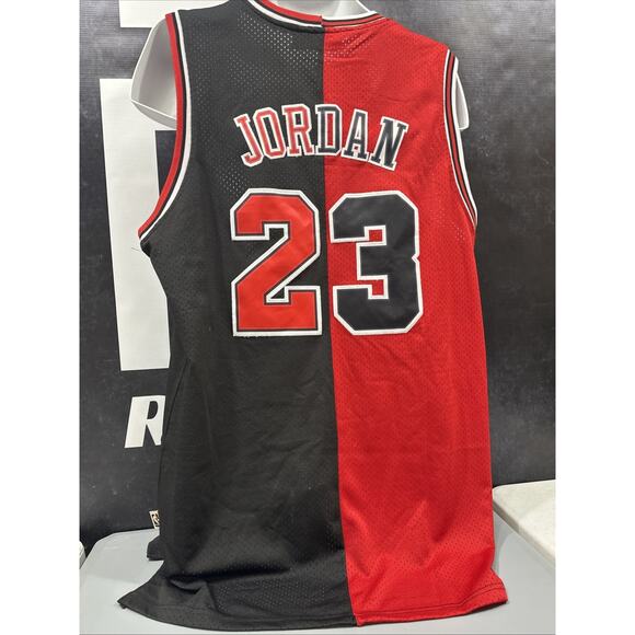 Vintage Mitchell & Ness Jersey CHICAGO BULLS Michael Jordan 23 Black Red 2XL - Picture 3 of 5